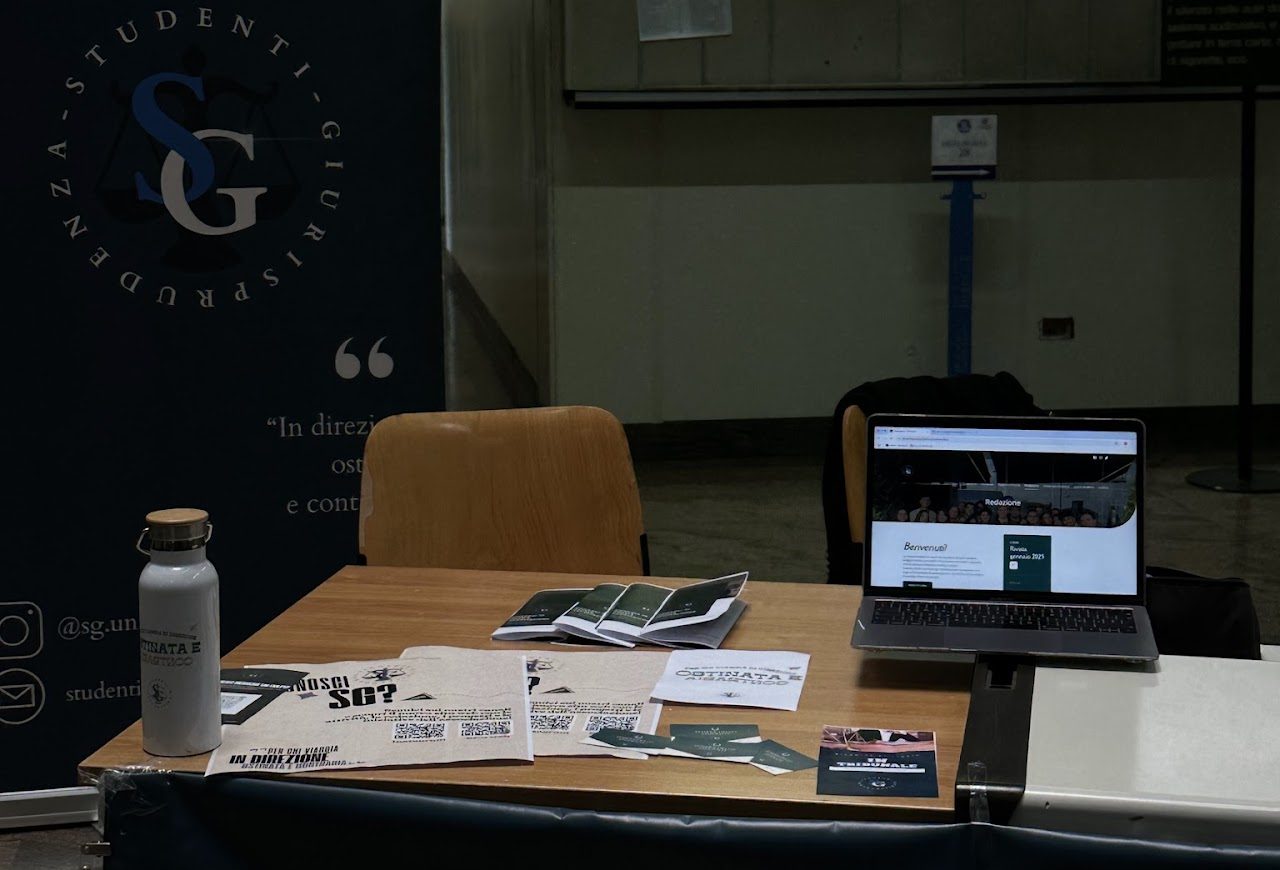 Il banchetto di SG con i materiali dell'associazione